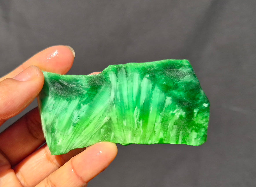 Green chatoyant glass slab 47g - hand held view