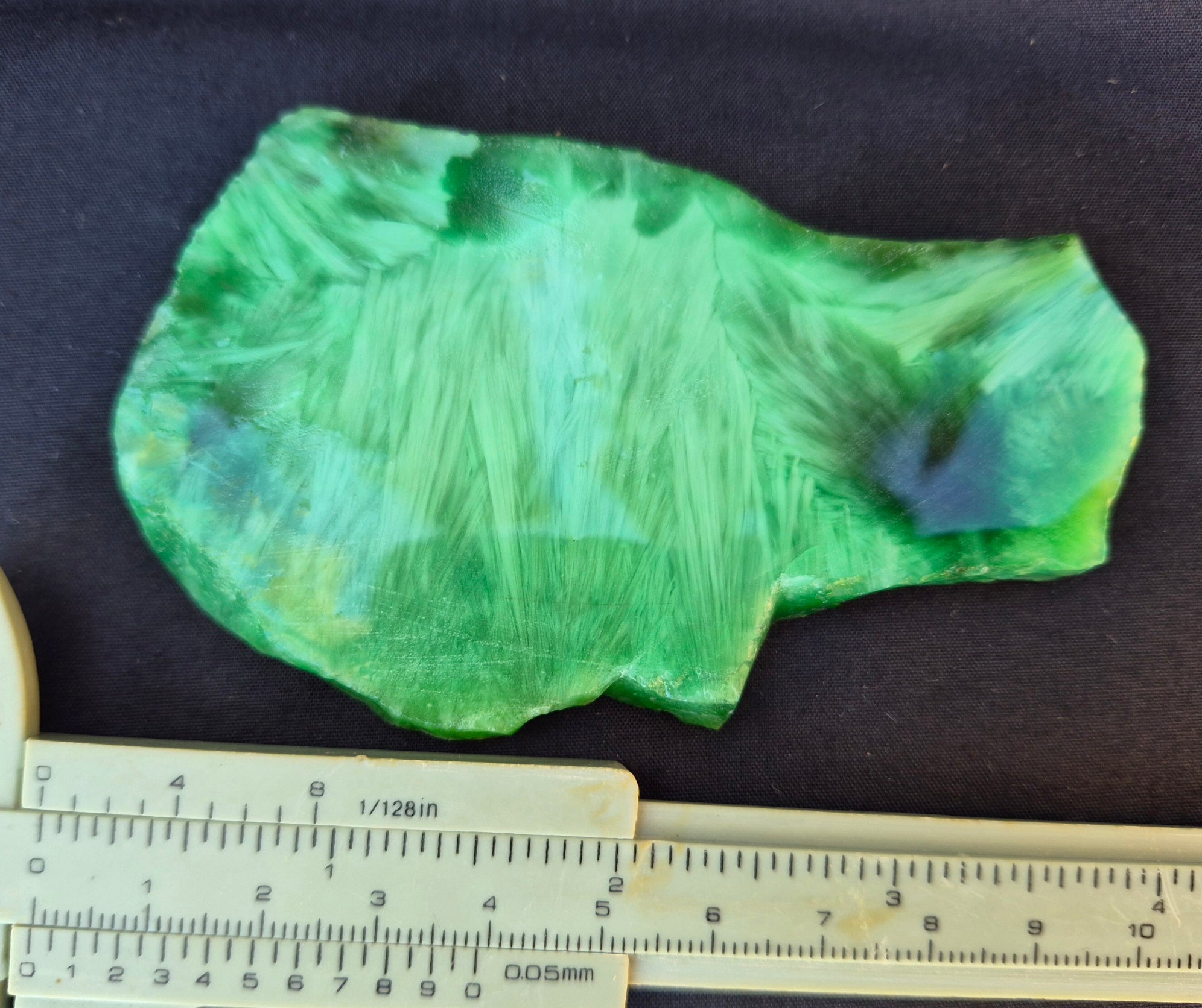 Green chatoyant glass slab 81g - flat lay with ruler