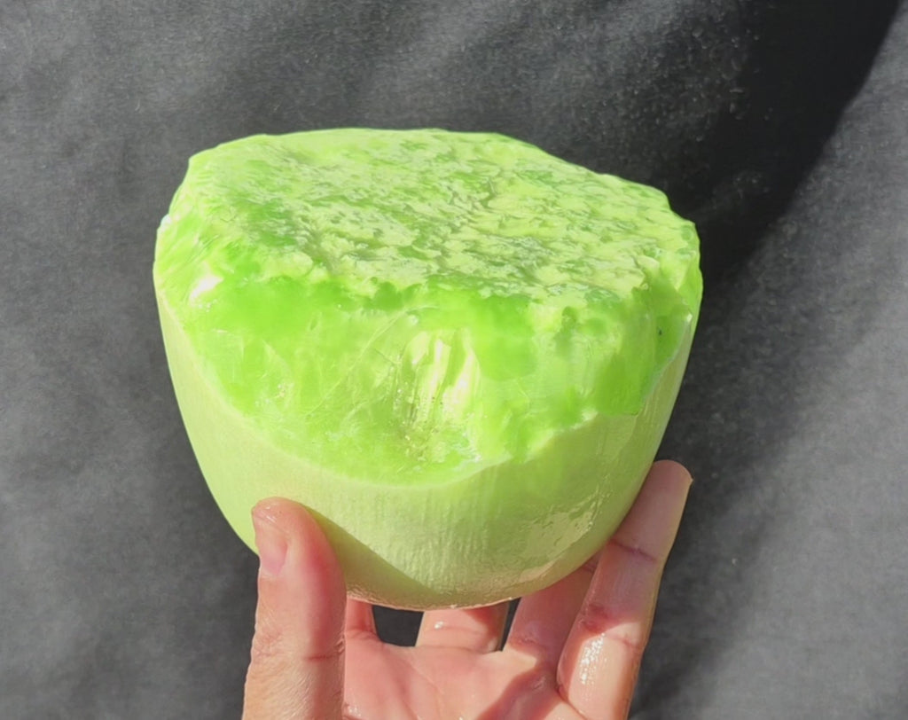 Starburst Stone Lime Green Boule 1,440g